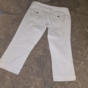 Mudd Women's Cream Bermuda Shorts